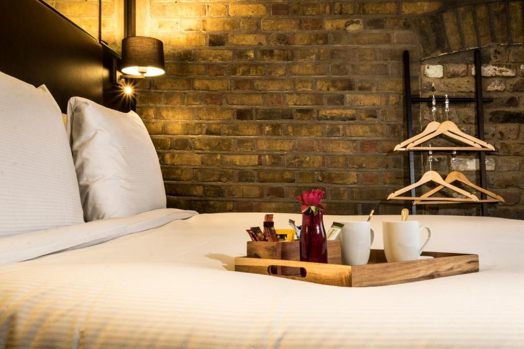 Camden Enterprise Hotel